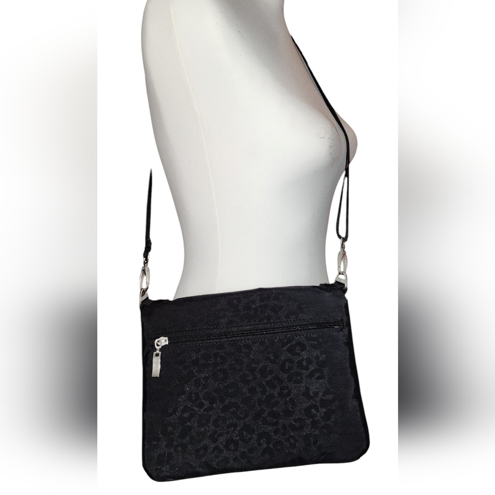 Baggallini Flip Zip Crossbody Black Cheetah Emboss - Picture 2 of 11